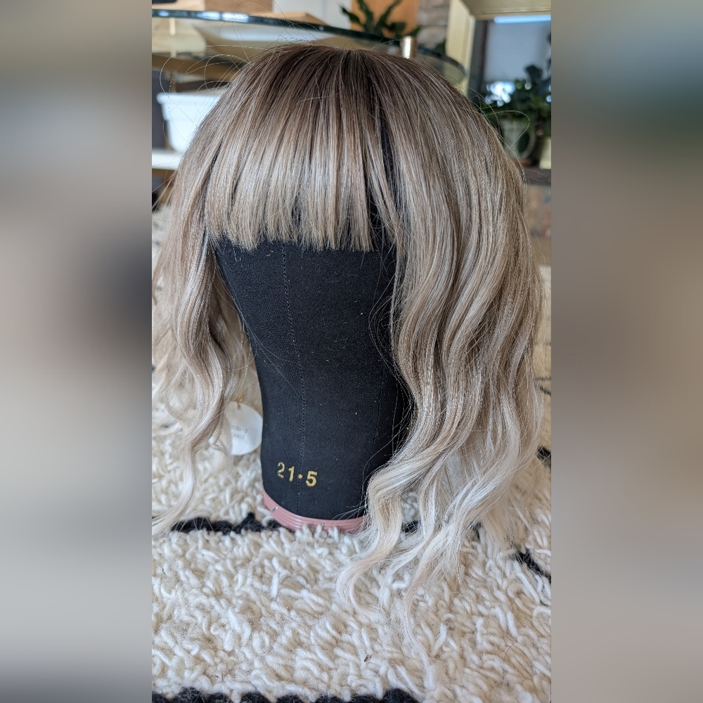 Stylish Blonde Ombre Wig for Women